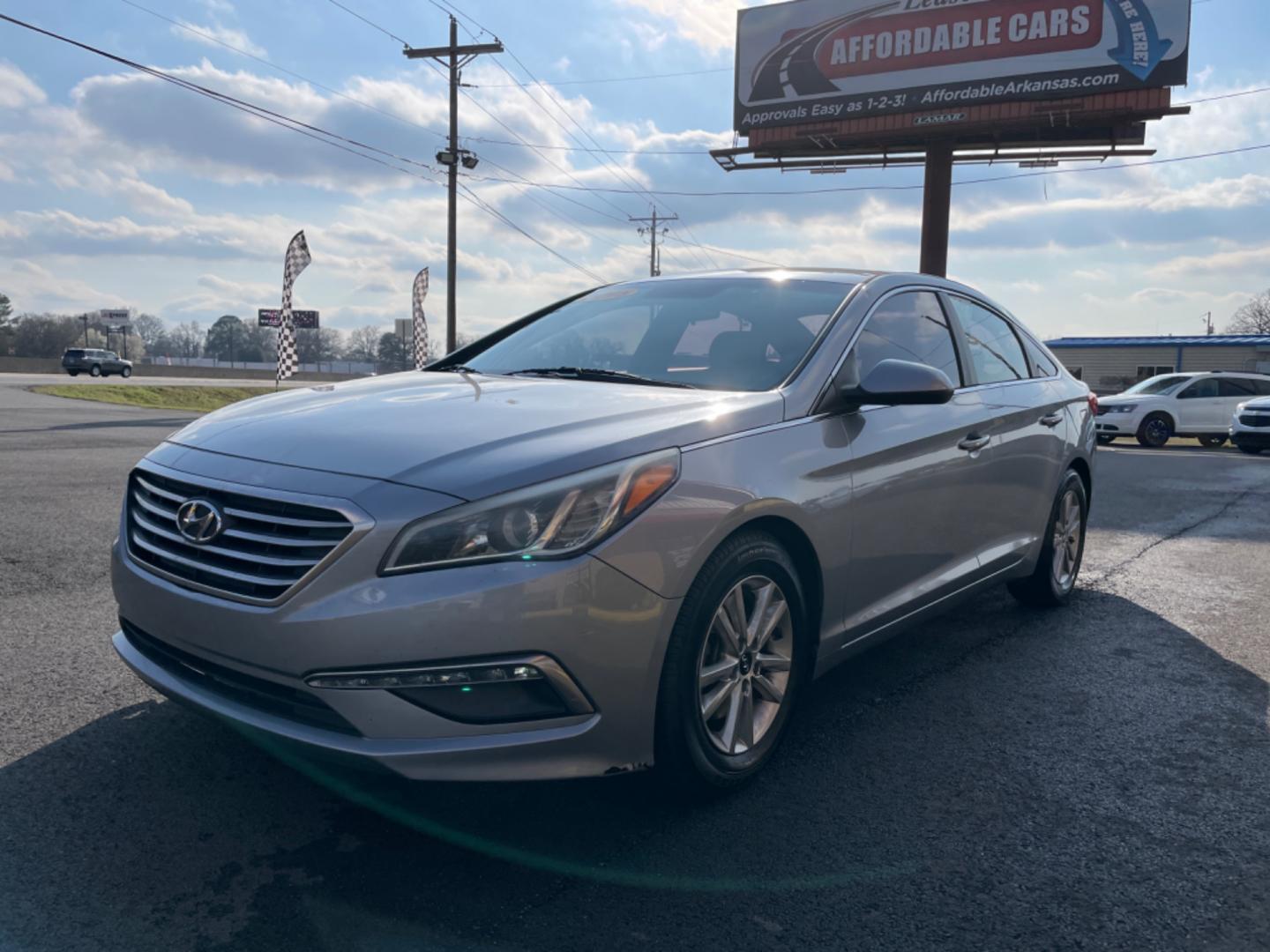 2015 Silver Hyundai Sonata (5NPE24AF0FH) with an 4-Cyl, 2.4 Liter engine, Auto, 6-Spd w/Shiftronic and Drive Mode Select transmission, located at 8008 Warden Rd, Sherwood, AR, 72120, (501) 801-6100, 34.830078, -92.186684 - Photo#3